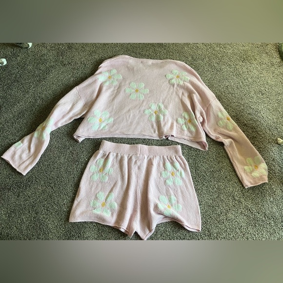 pink daisy cropped sweater & short set in size XL NWOT - Picture 6 of 6